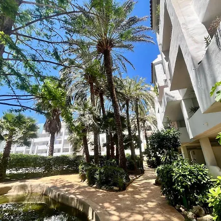 Maena Oasis Apartment Roses